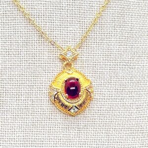NWOT Elegant vintage style Red Stone Pendant 18K Gold Plated